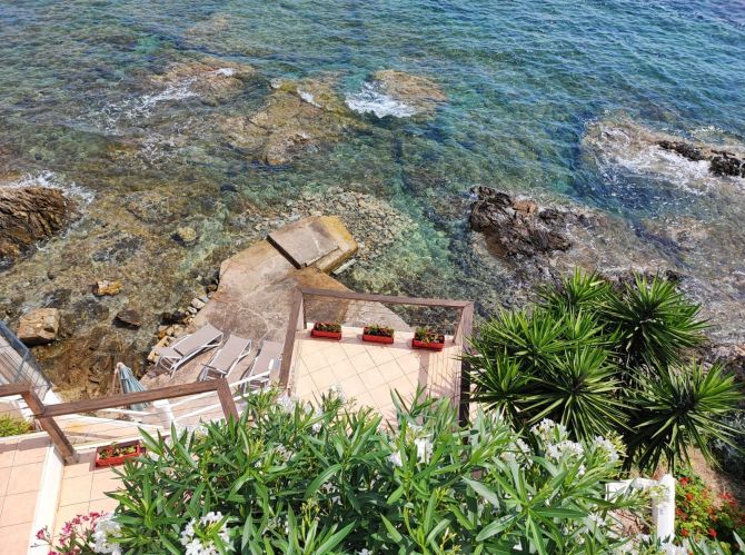 Villa de Luxe avec Accès Direct à la Mer et Ponton Privé 